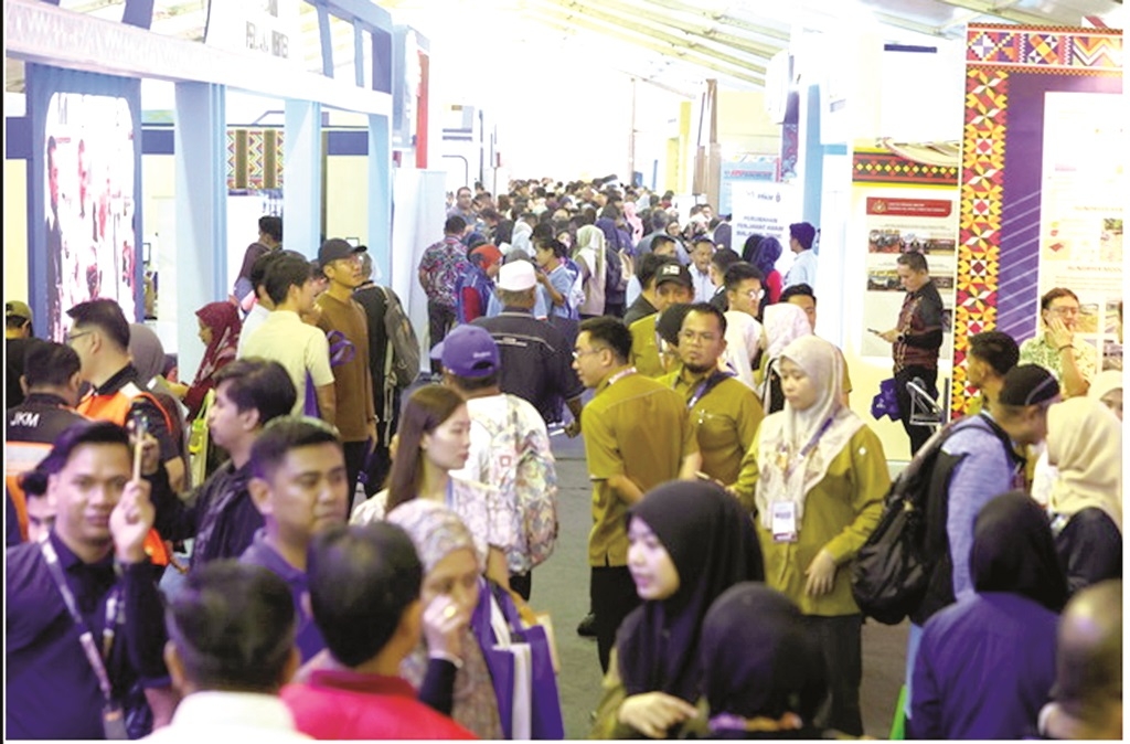 Free helmet exchange draws a large crowd