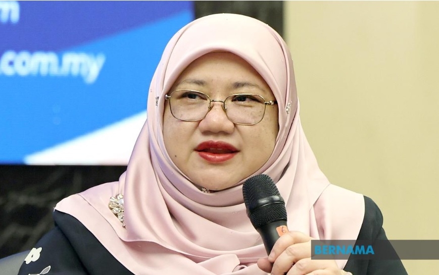 Audit Dept adopting village and school near Tuaran