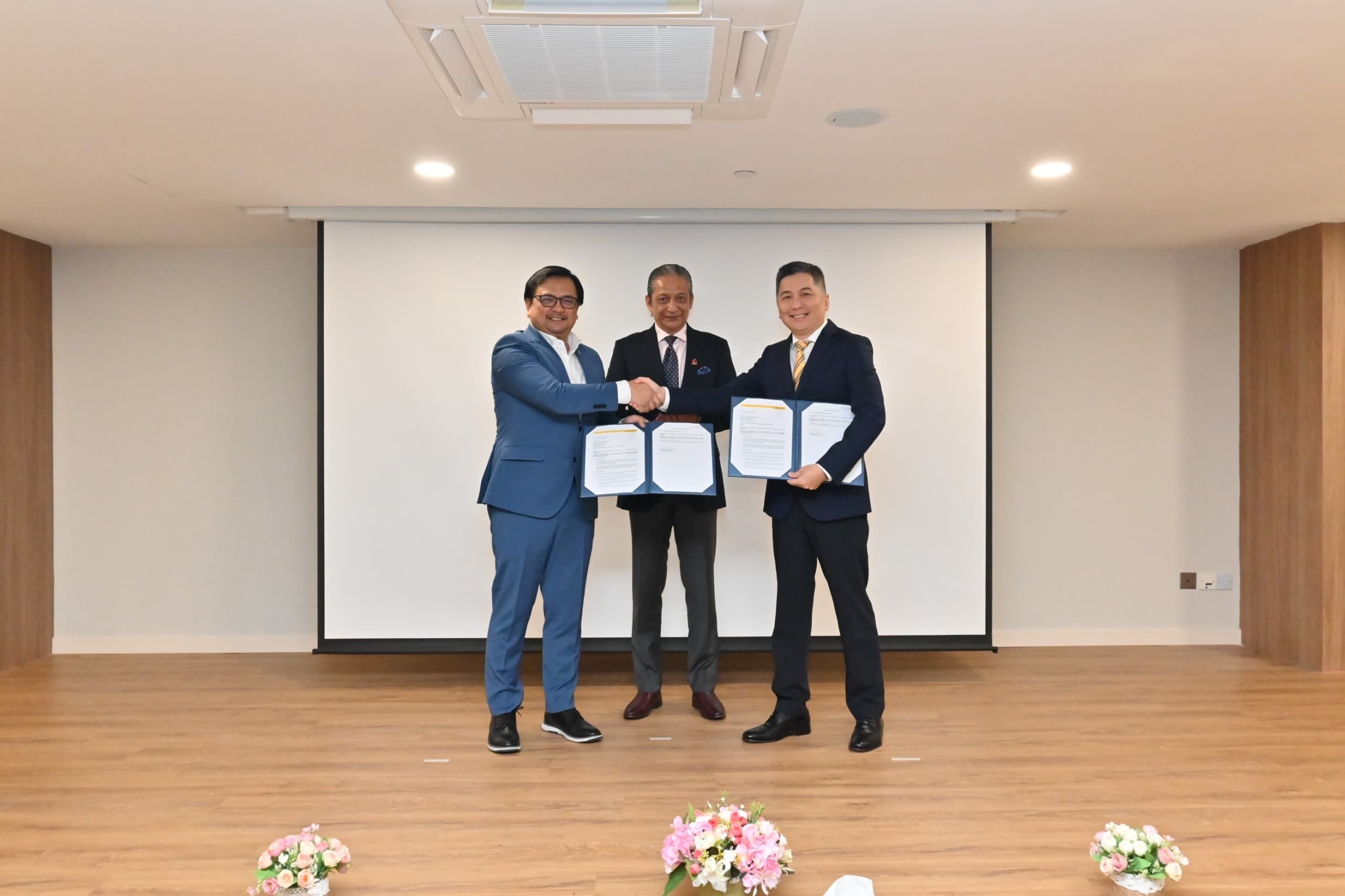 100 attend forum at the Sabah Energy Corporation headquarters