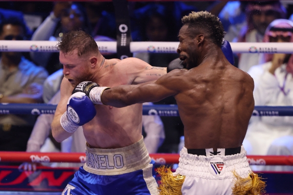 Alvarez unifies super middleweight titles on Saudi debut