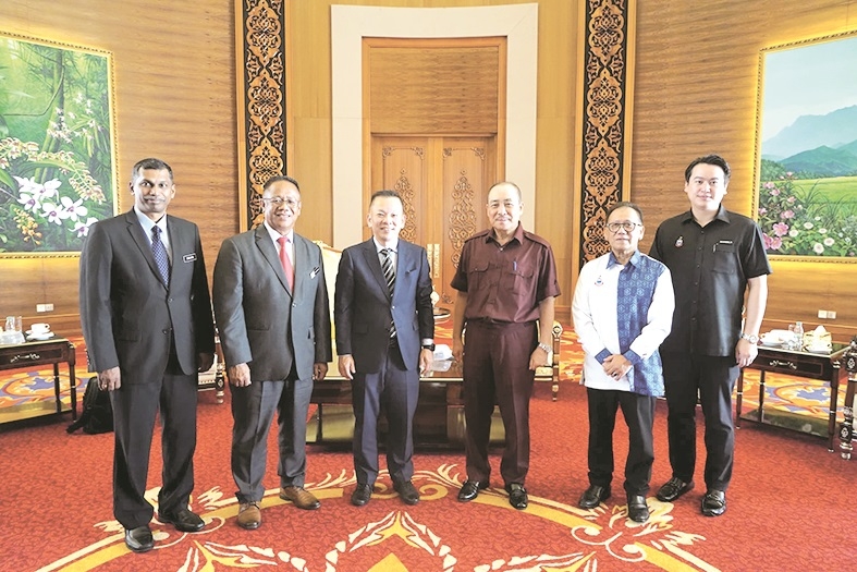 Replanting and digital foreign worker system: Chan meets Hajiji on twin issues