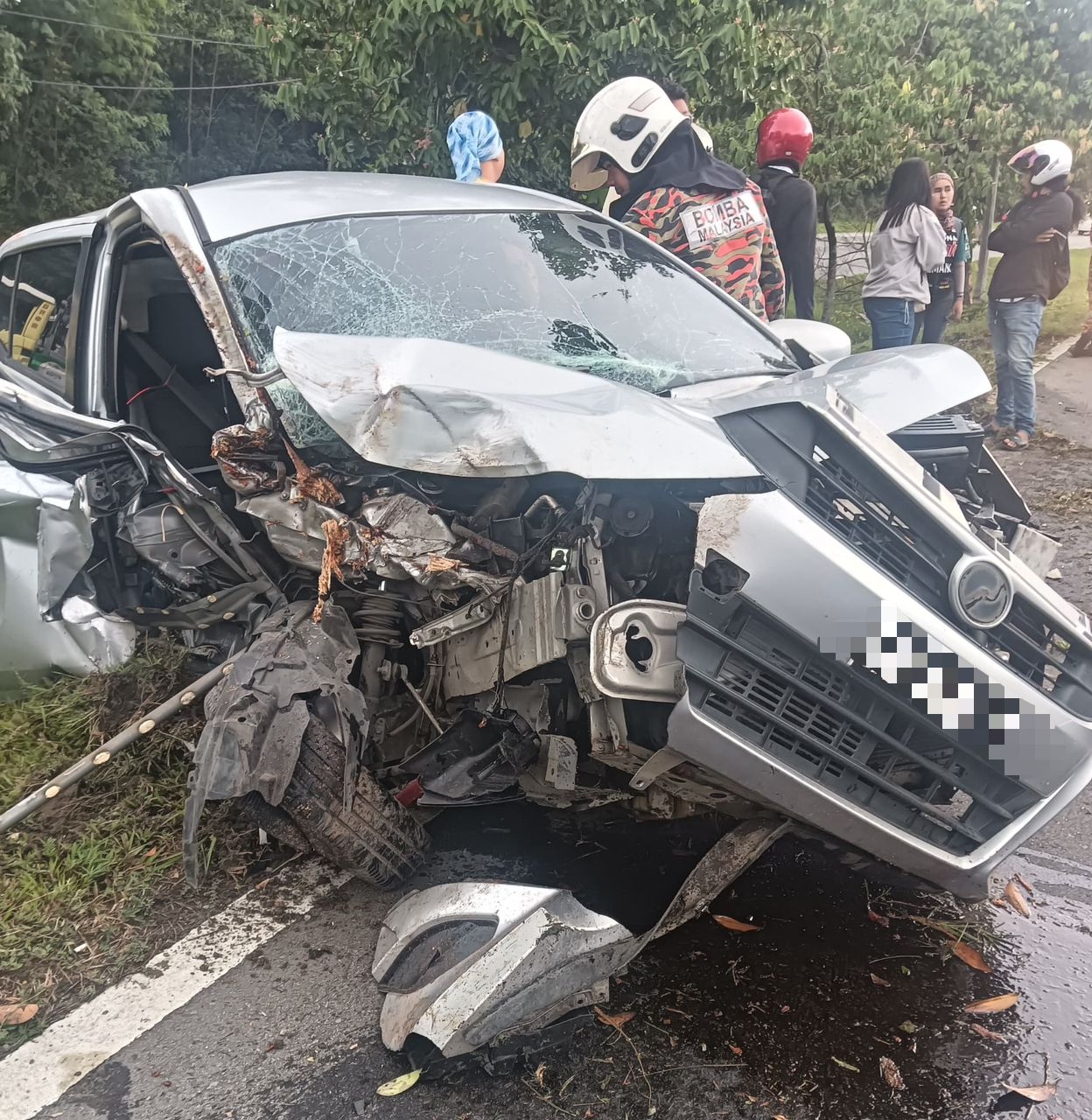 Another teen injured in crash against tree at Jalan Lintas