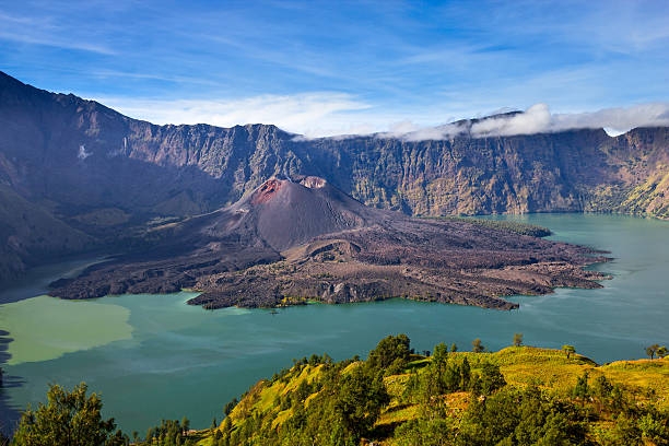 Search team recovers body of Malaysian who fell on Rinjani trail