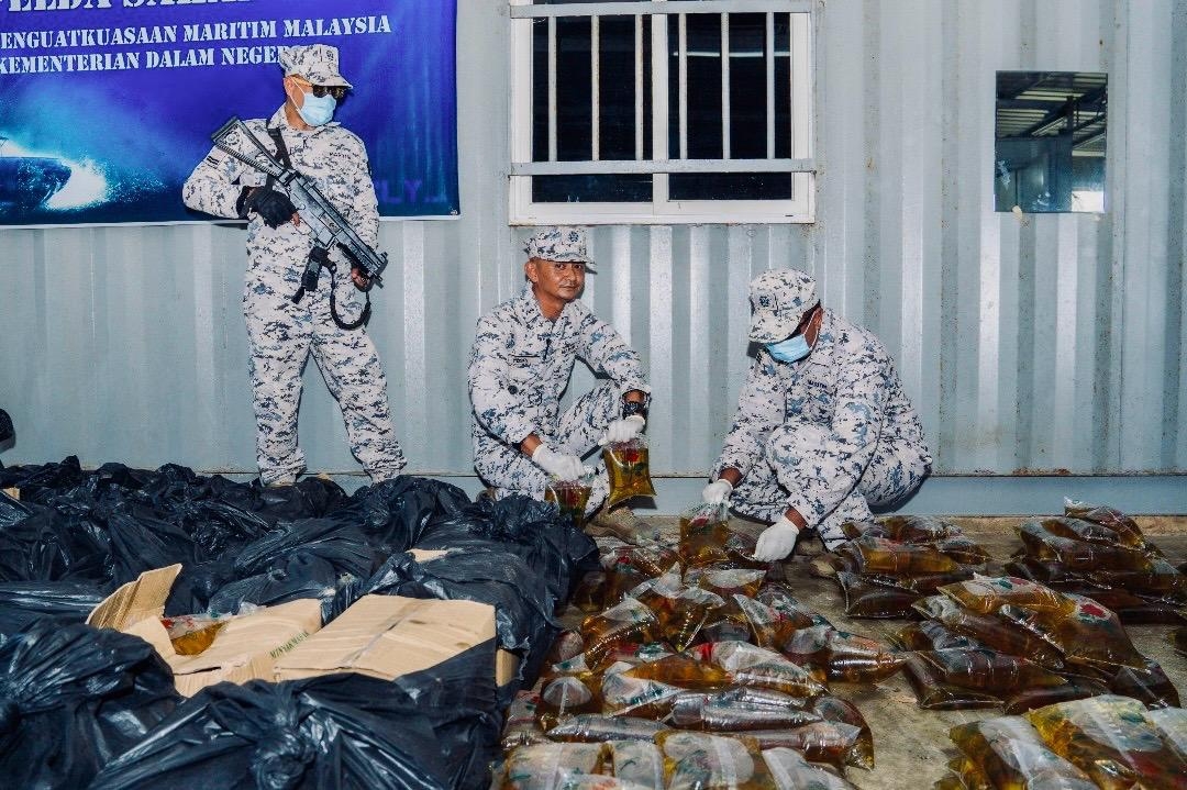1,428 packets of cooking oil seized in Lahad Datu smuggling attempt