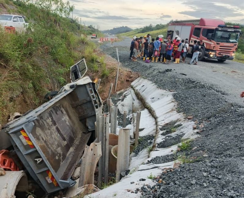 Lorry driver injured in 10-foot drain plunge in Beluran