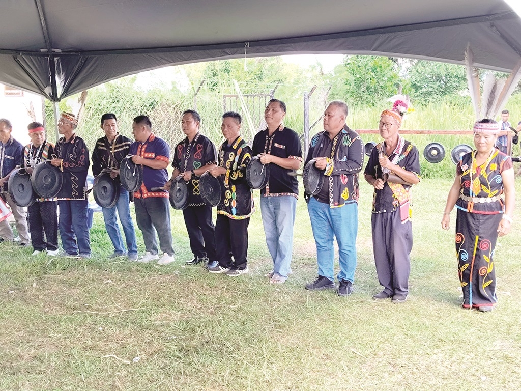 Sook team is gong-beating champion