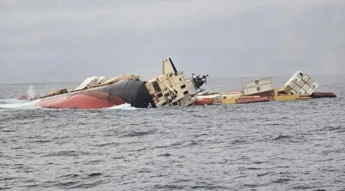 Ship carrying 640 containers and hazardous chemicals sinks off India