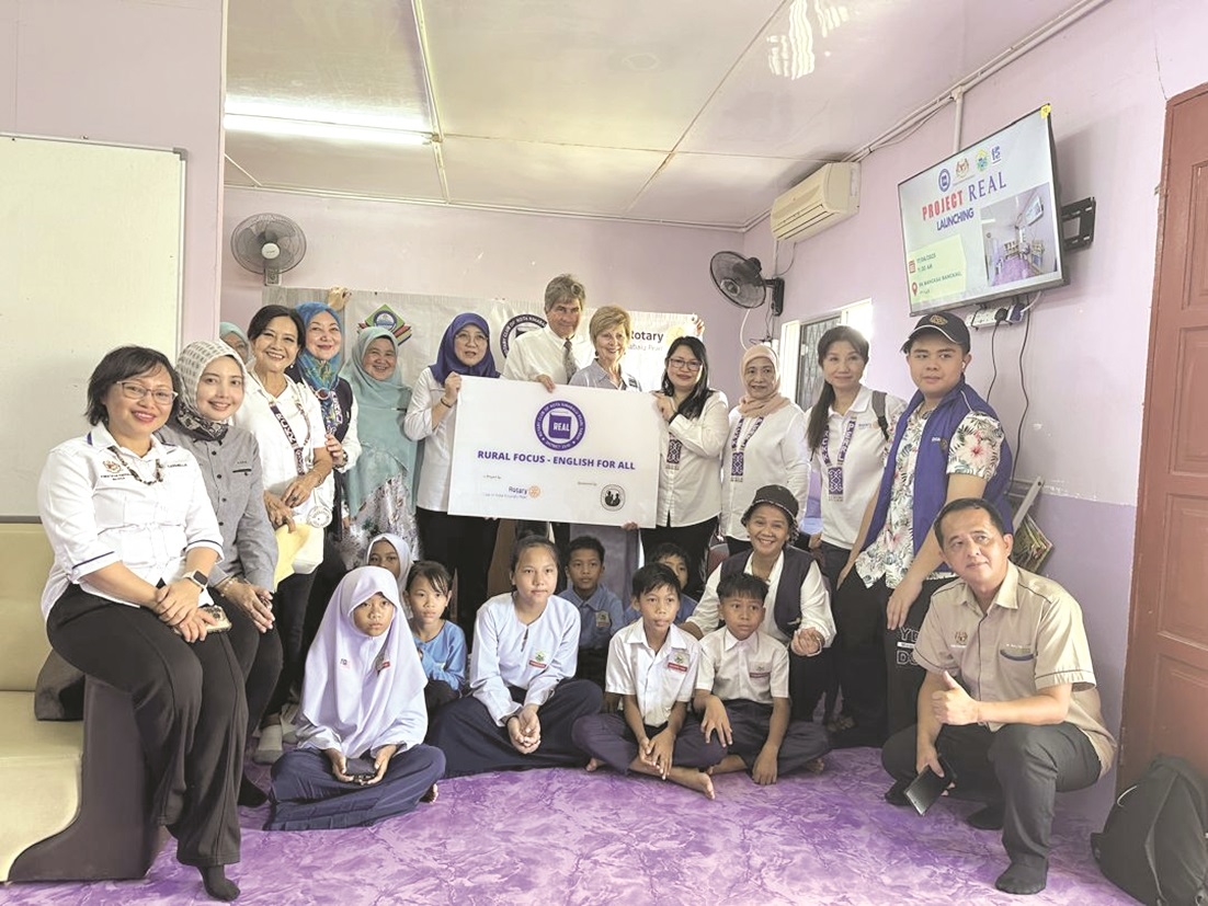 English project for three more Pitas schools: Rotary