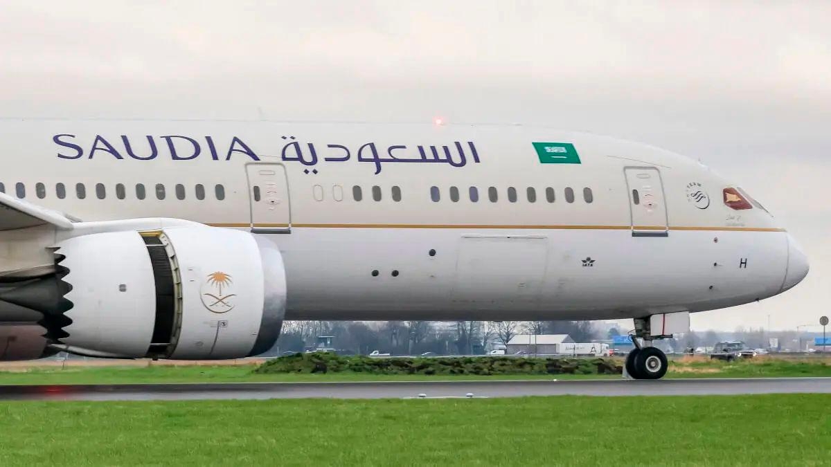 Bomb threat diverts plane of hajj pilgrims in Indonesia