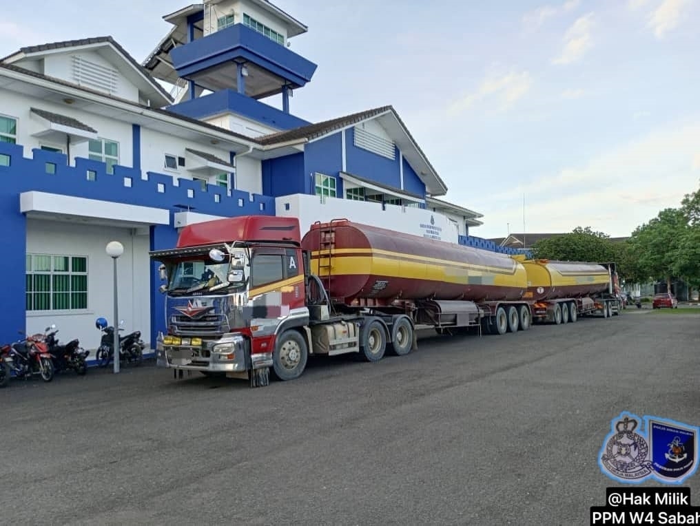 RM2.3 million Crude Palm Oil seized, four held