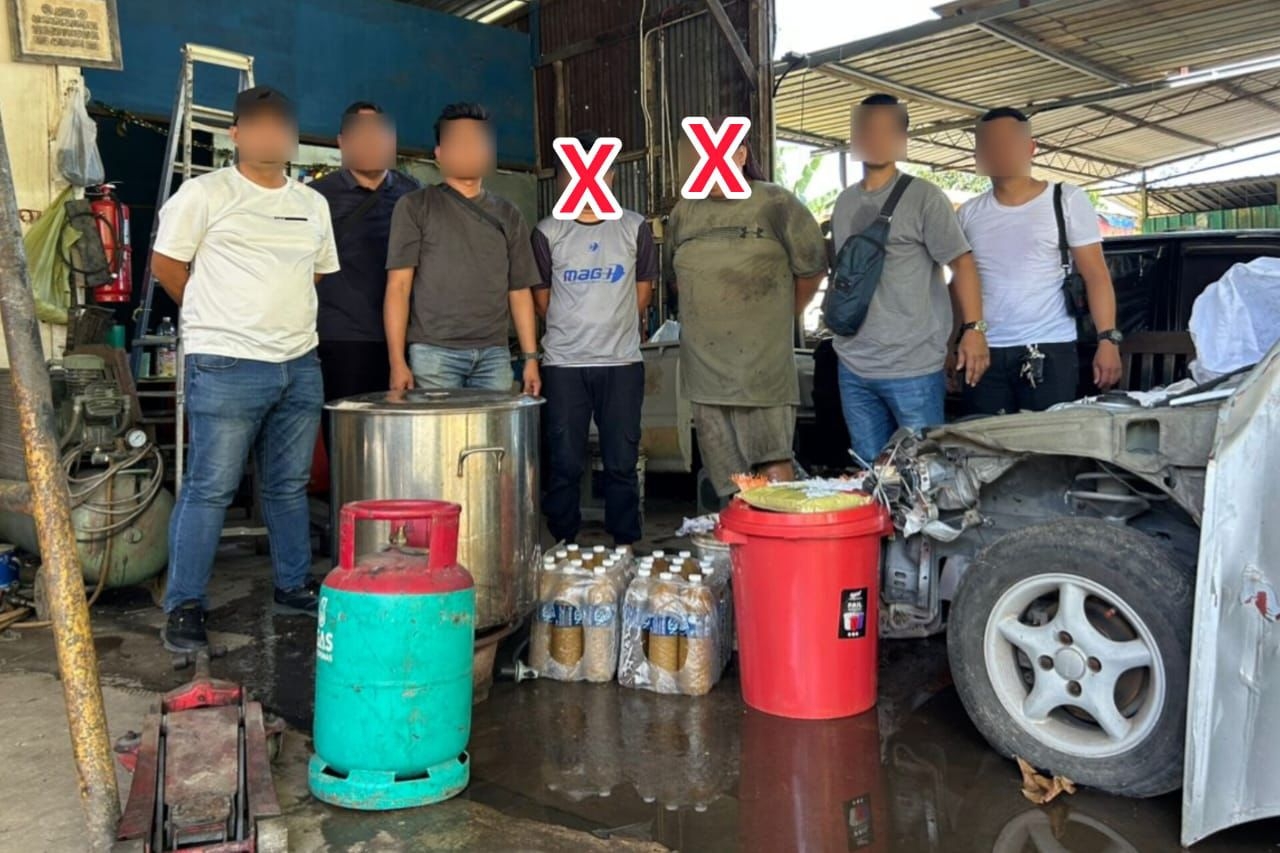Police seize 30 litres of ketum juice, arrest two in Putatan raid