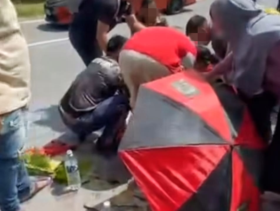 One child dead, one hospitalised after being hit by car