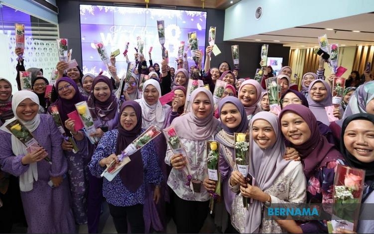 Government commits to increasing women-owned companies