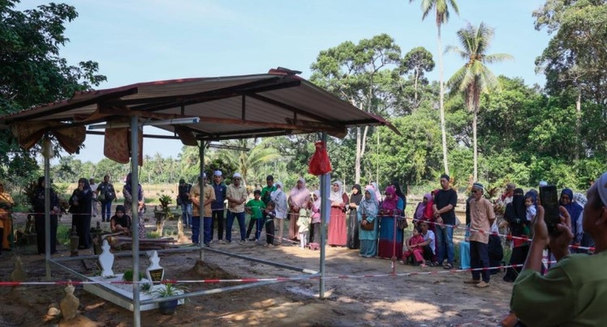 Minister urges Muslims to respect burial grounds, avoid superstition