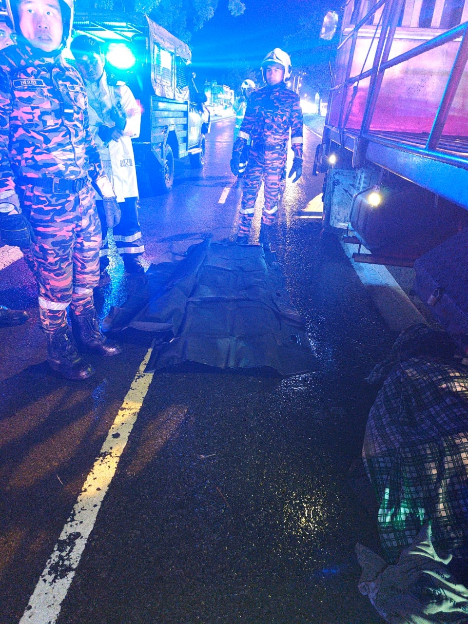 Motorcyclist dies under 8-ton lorry in Inanam crash