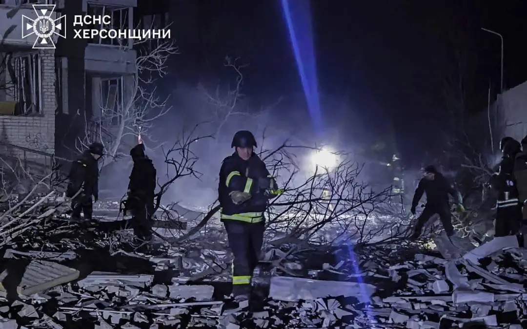 Russian strikes kill 1 in southern Ukraine