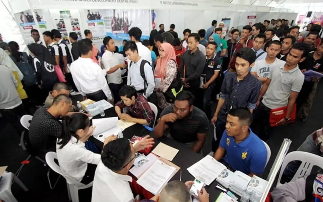 Unemployment rate hits 10-year low at 3% in April