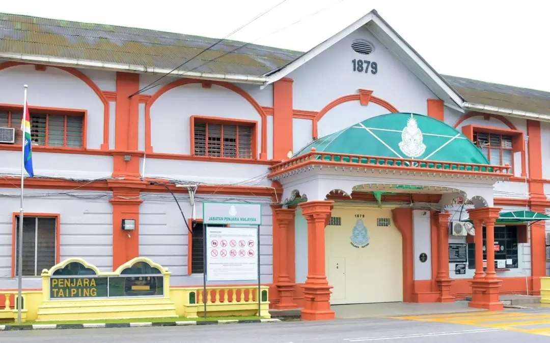 Taiping prison officer admits he hit inmates, apologises at Suhakam inquiry