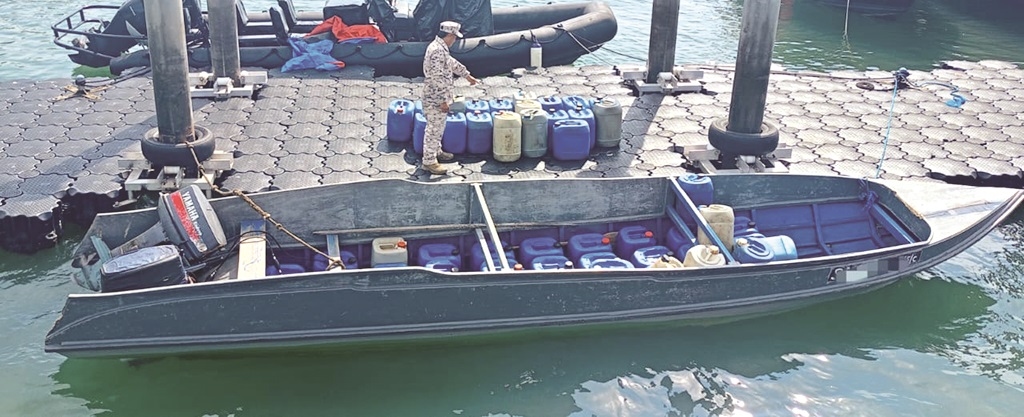 Petrol smuggling attempt in Sandakan foiled, two held