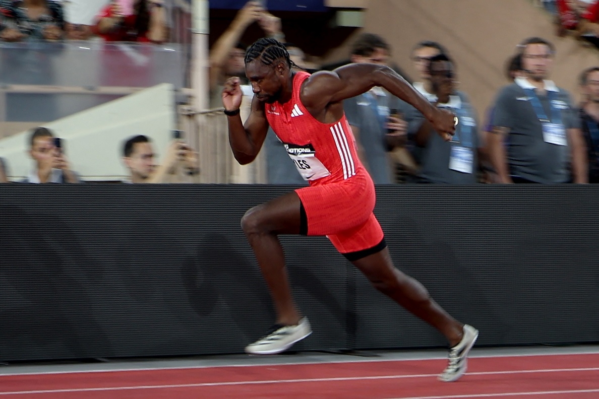 Lyles scorches to victory