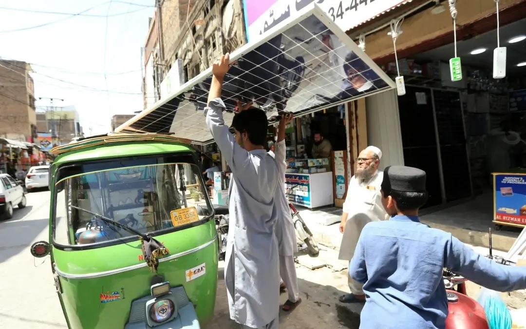 Pakistan's quiet solar rush puts pressure on national grid