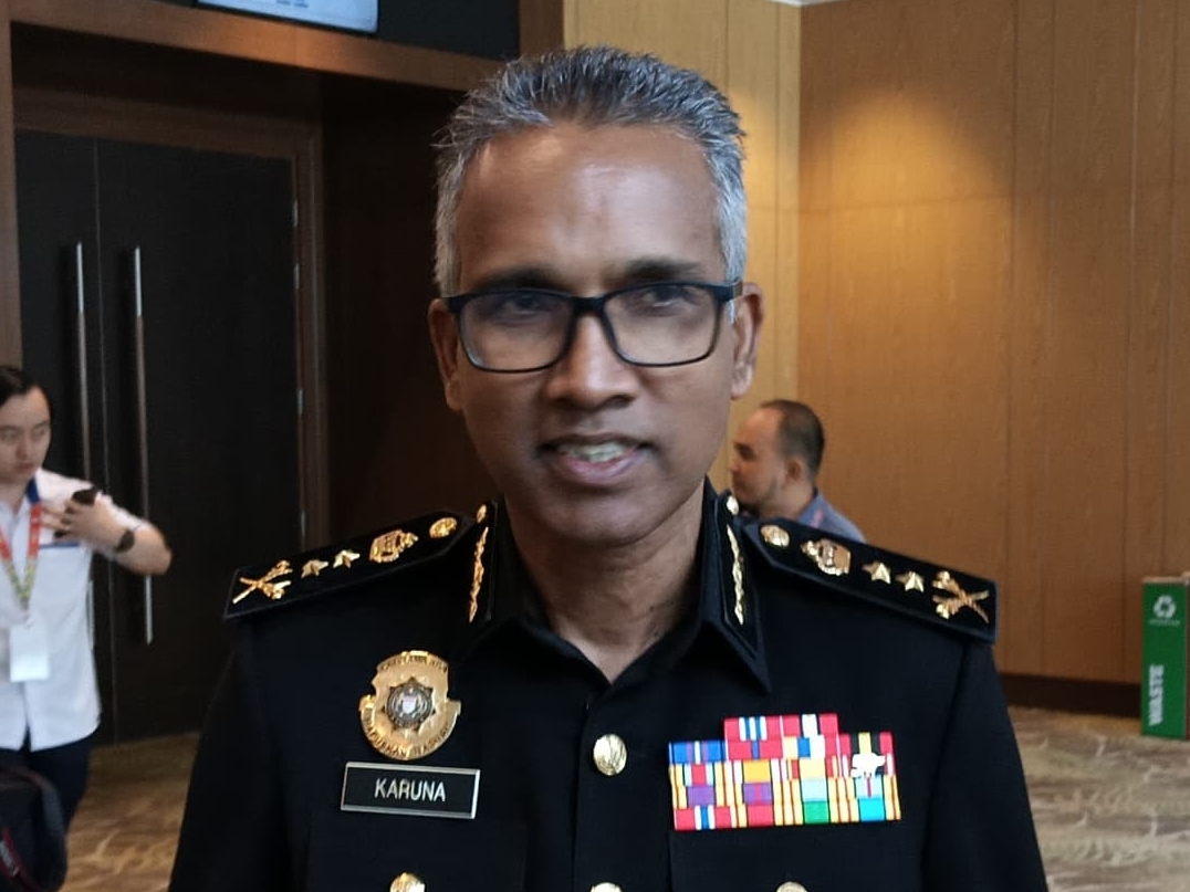 ‘Datuk' held over Pahang award