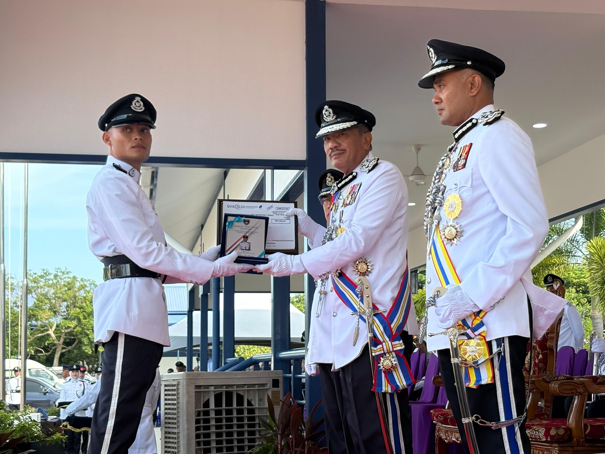 'Police officers must prioritise service over self-promotion'
