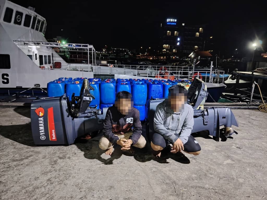 Marine Police seize smuggled petrol, cooking oil off Semporna