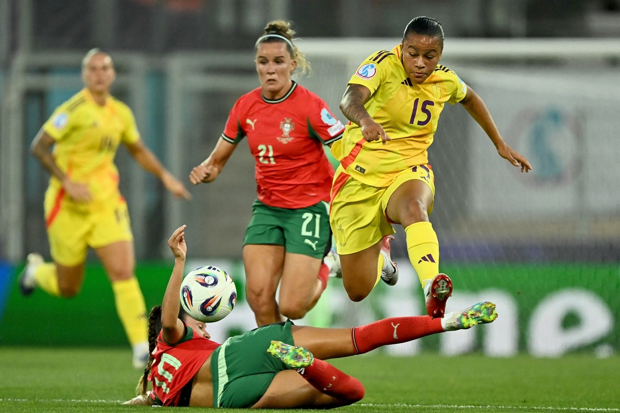 Italy join Spain in Women's Euro quarters