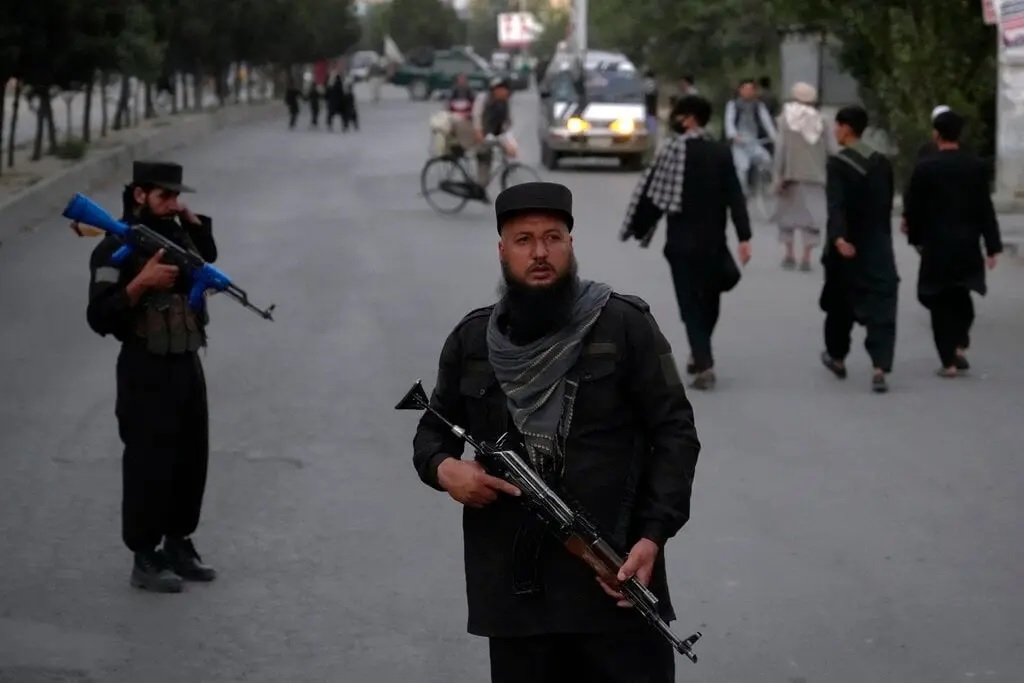 Pakistan's army kills 30 rebels trying to cross from Afghanistan