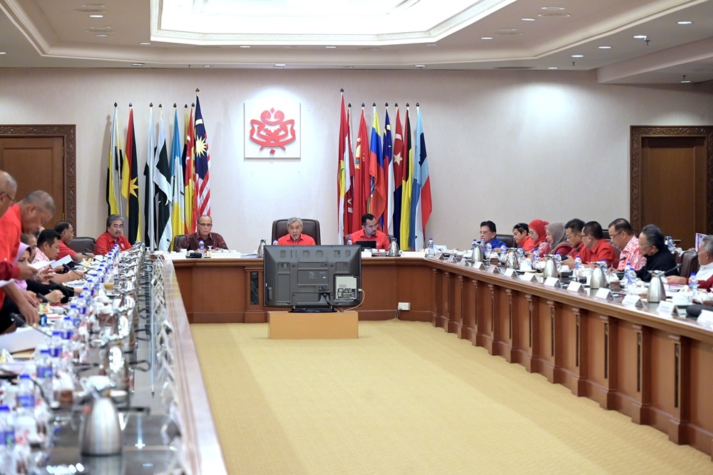 Umno postpones general assembly to November to focus on Sabah election