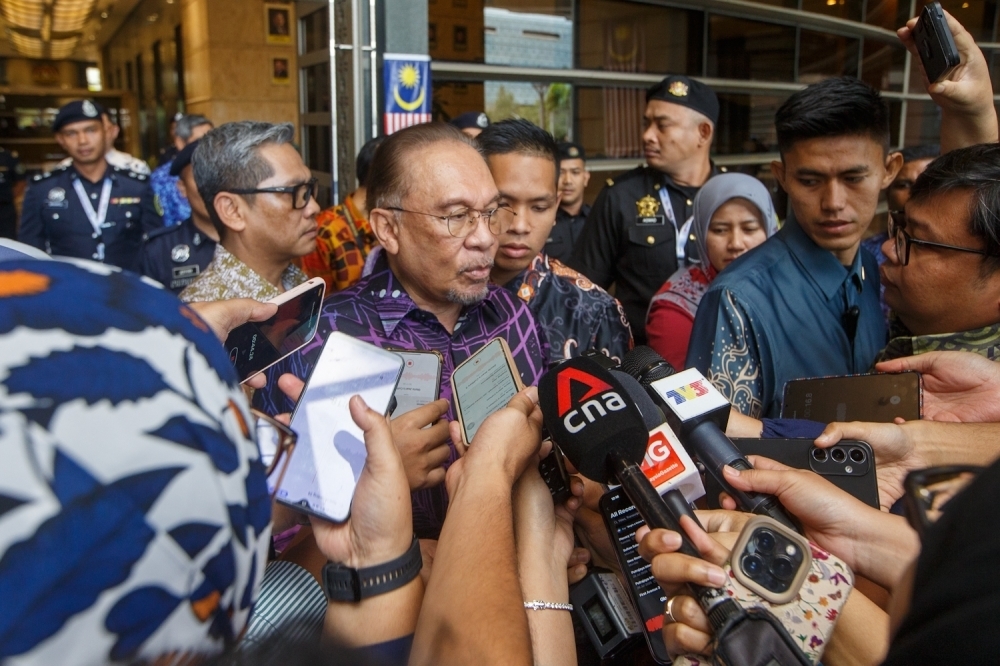 ‘I don't smoke', says Anwar, backing push to raise tobacco tax