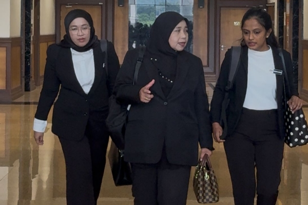 Five teens plead not guilty: Charges of using abusive words against Zara