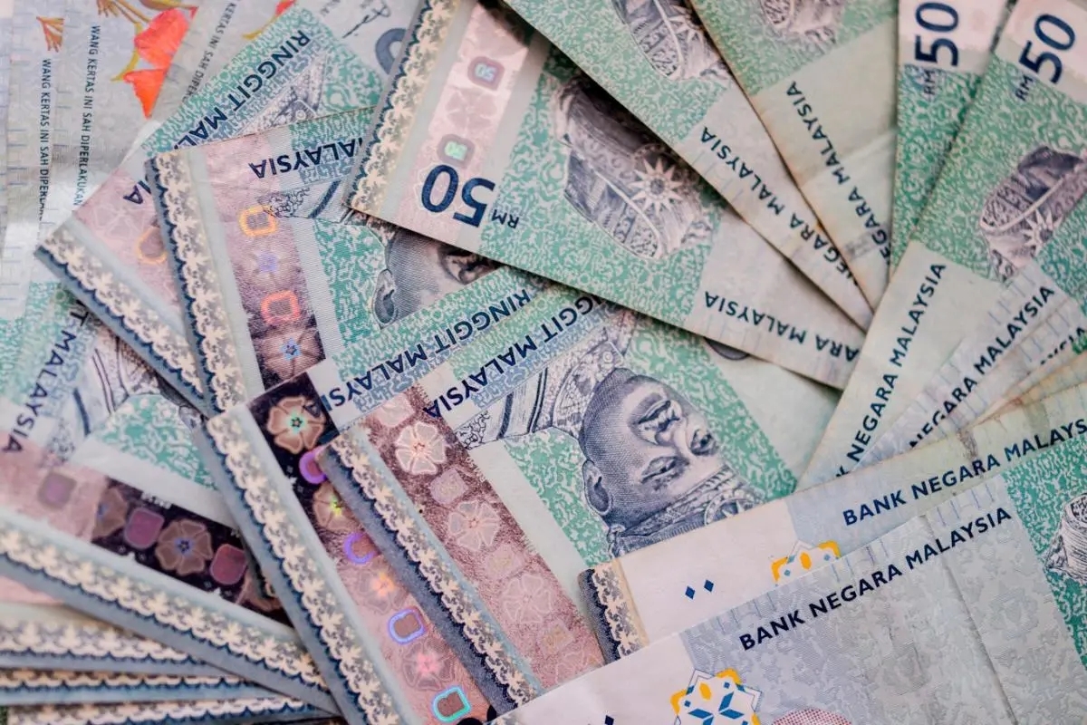 Ringgit extends gains vs dollar amid US rate cut talks