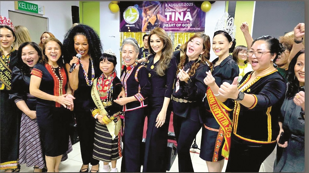 Tina Turner tribute artise cheers up patients