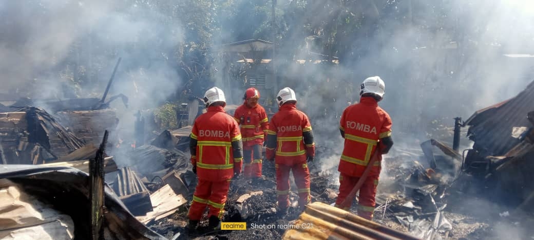 Four houses destroyed in Tebobon fire
