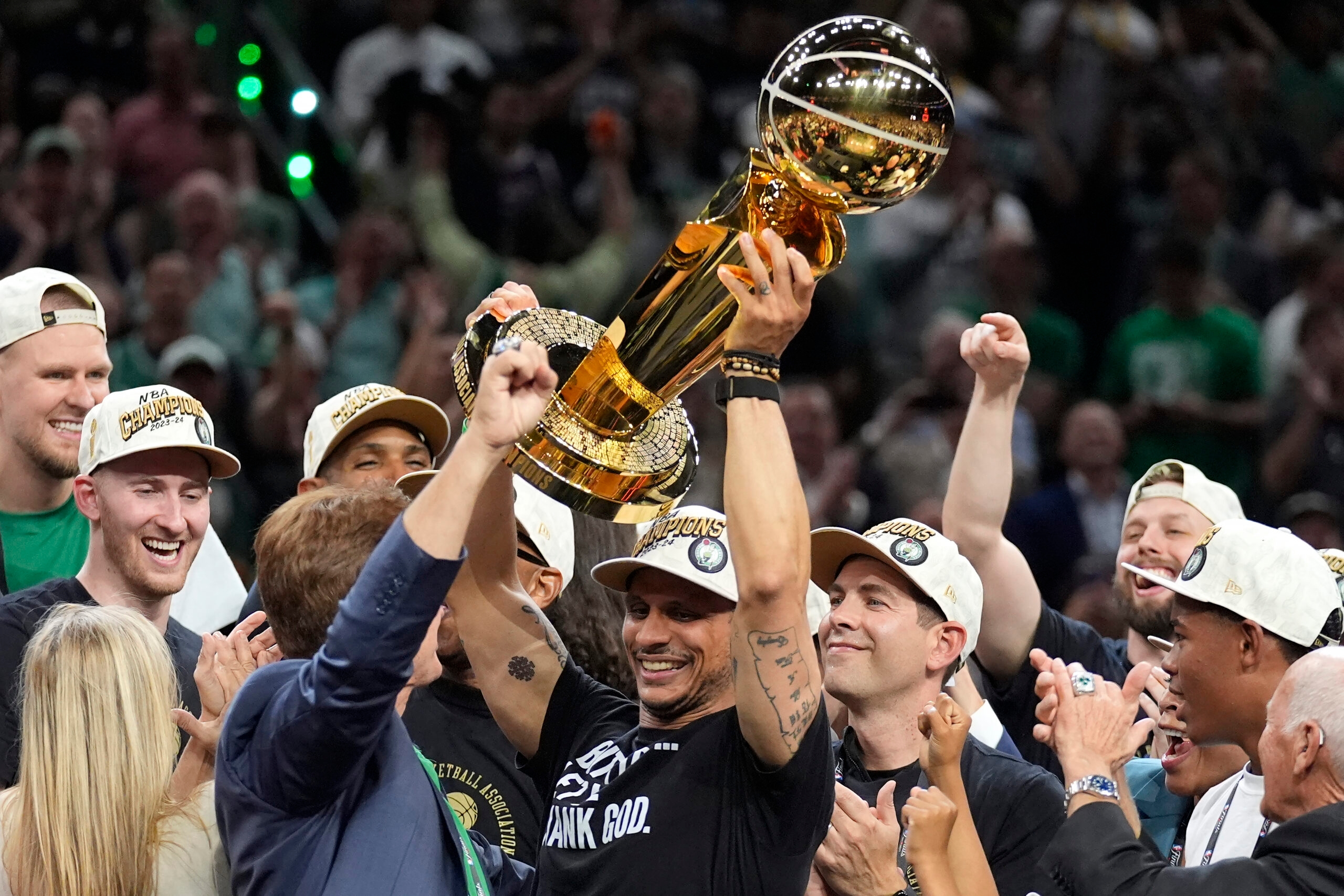 Celtics sign head coach Joe Mazzulla to a contract extension