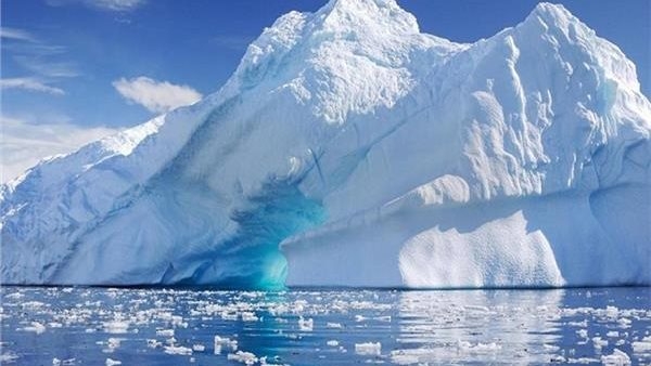 أكبر جبل جليدي في العالم يتحرك... هل نحن على أعتاب كارثة بيئية؟