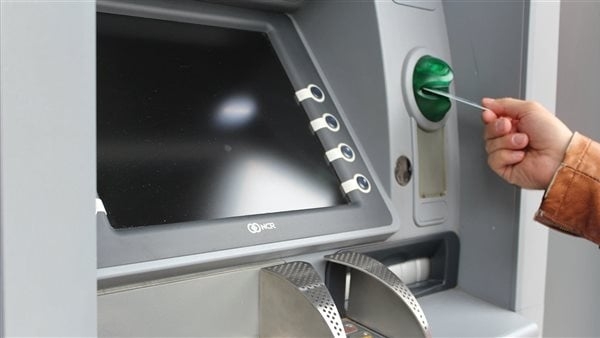 الحد الأقصى للسحب اليومي من البنوك في مصر 2025.. رسوم خدمات ATM