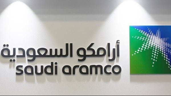 رويترز عن مصادر: "أرامكو" السعودية تدرس بيع أصول لتوفير السيولة
