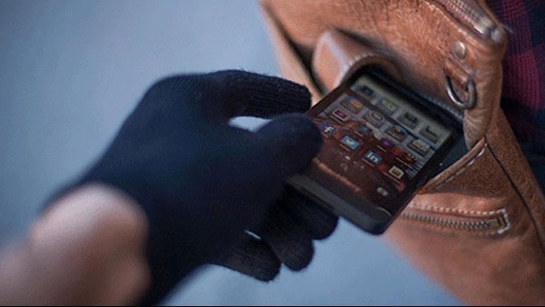 كشف ملابسات فيديو يتضمن سرقة شخص لهاتف محمول من داخل مسجد بسوهاج