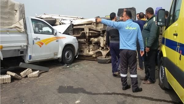 إزالة آثار حادث تصادم سيارة ملاكي وأخرى سوزوكي على الطريق الدائري الإقليمي