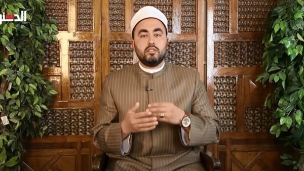 هل الوقوف بجانب الوطن في الأزمات واجب ديني؟
