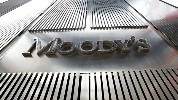 بعد خفض "موديز" تصنيفها الائتماني.. قلق بين المستثمرين حول المستقبل المالي للولايات المتحدة