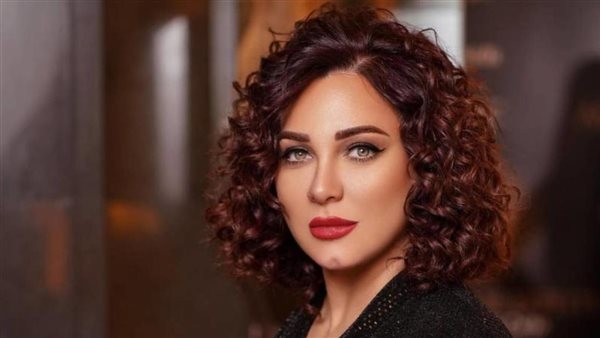 سولاف فواخرجي تنعي المخرج الجزائري محمد لخضر حامينة: المبدع لا يموت