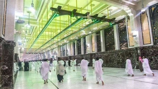 حجاج بيت الله الحرام يؤدون السعي بين الصفا والمروة.. فيديو