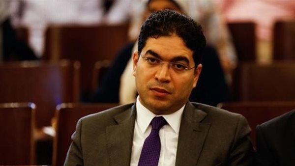 رئيس النواب يطلب الحكومة بتدوين ملاحظات ضياء الدين داود للرد عليها