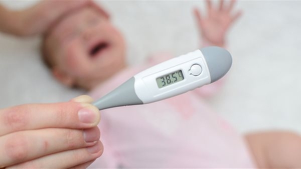 أعراض نوبات التشنجات لدى الأطفال.. متى تكون خطيرة؟