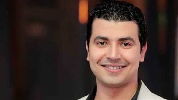 محمد أنور يهنيء شقيقه بحفل زفافه ويعلق: كنت فاكر إني هعيط بس في فرح بناتي