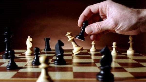 تعميم لعبة الشطرنج في المدارس الحكومية رسميا.. التفاصيل كاملة